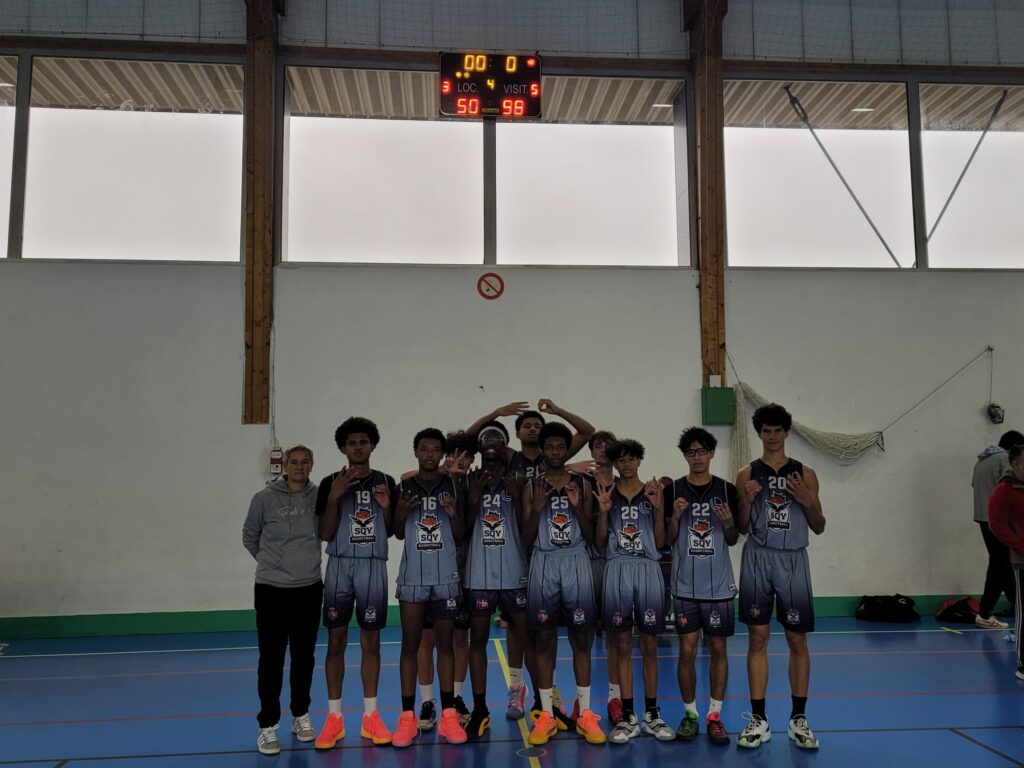 Victoire des U17M à Fontenay 50 – 98.